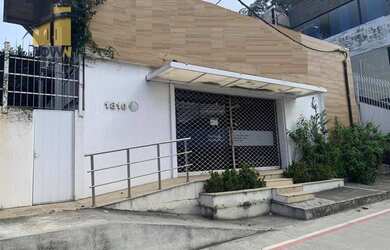 Imagem: O depósito possui 2 Vagas na garagem, 175m² de Área e está