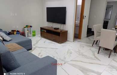 Imagem: A casa possui 2 Dormitórios, 2 Banheiros, 2 Vagas na garagem