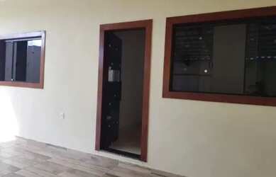 Imagem: A casa possui 2 Dormitórios, 1 Banheiro, 1 Vaga na garagem