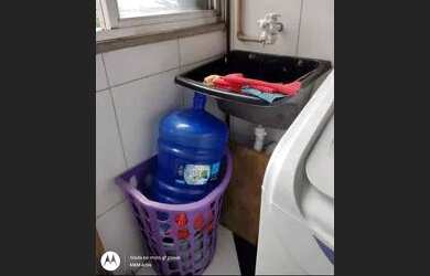 Imagem: O apartamento possui 2 Dormitórios, 1 Banheiro, 1 Vaga na garagem