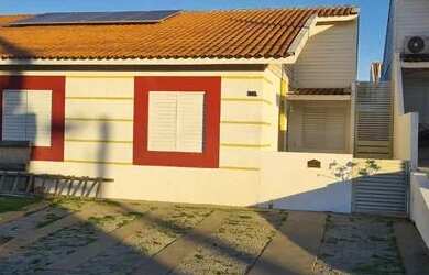 Imagem: A casa em condomínio possui 2 Dormitórios, 2 Banheiros, 2