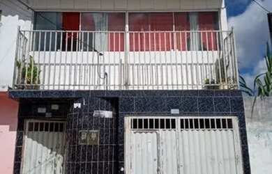 Imagem: A casa possui 5 Dormitórios, 3 Banheiros, 1 Vaga na garagem