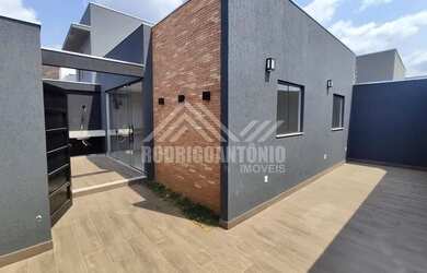 Imagem: A casa possui 2 Dormitórios, 1 Banheiro, 1 Vaga na garagem