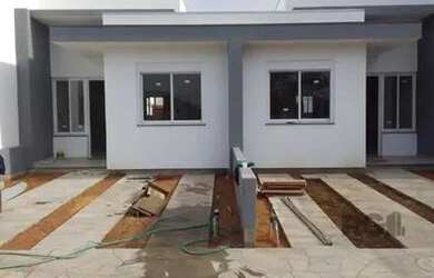 Imagem: A casa possui 2 Dormitórios, 1 Banheiro, 1 Vaga na garagem