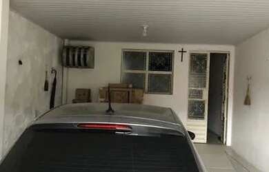 Imagem: A casa possui 2 Dormitórios, 2 Banheiros, 1 Vaga na garagem