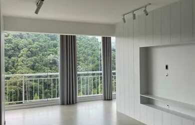 Imagem: O apartamento possui 1 Dormitório, 1 Banheiro, 1 Vaga na garagem