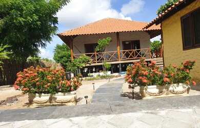 Imagem: A casa possui 3 Dormitórios, 3 Banheiros, 3 Vagas na garagem