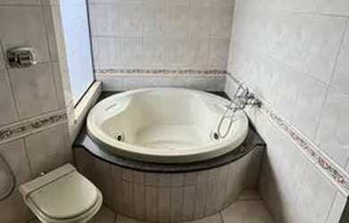 Imagem: A casa possui 2 Dormitórios, 3 Banheiros, 2 Vagas na garagem