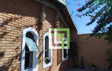 Imagem: A casa possui 2 Dormitórios, 1 Banheiro, 4 Vagas na garagem