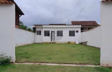 Imagem: A casa em condomínio possui 3 Dormitórios, 1 Banheiro, 210m²