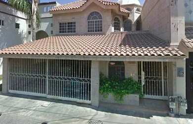 Imagem: A casa possui 3 Dormitórios, 2 Banheiros, 1 Vaga na garagem