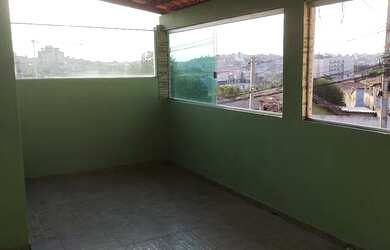 Imagem: A casa possui 2 Dormitórios, 1 Banheiro, 2 Vagas na garagem