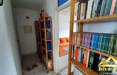 Imagem: O apartamento possui 1 Dormitório, 1 Banheiro, 1 Vaga na garagem