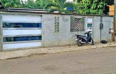 Imagem: A casa possui 2 Dormitórios, 1 Banheiro, 1 Vaga na garagem