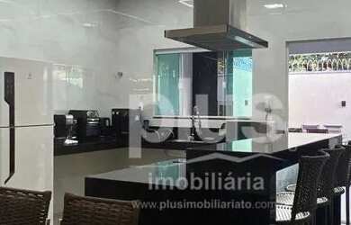 Imagem: A casa possui 3 Dormitórios, 4 Banheiros, 2 Vagas na garagem