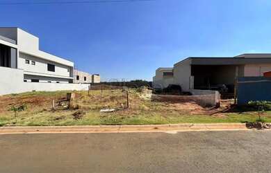 Imagem: O terreno possui 346m² de Área e está localizado em Parque