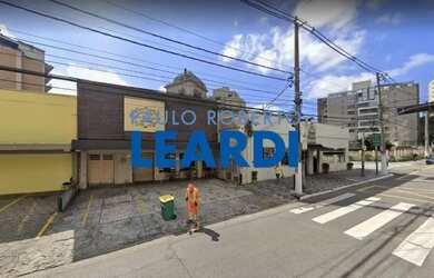 Imagem: O depósito possui 4 Vagas na garagem, 270m² de Área e está