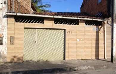 Imagem: A casa possui 2 Dormitórios, 1 Banheiro, 2 Vagas na garagem