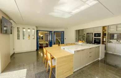 Imagem 7: Ampla casa 4 suítes APENAS 500m da Praça do Congresso centro de criciúma...