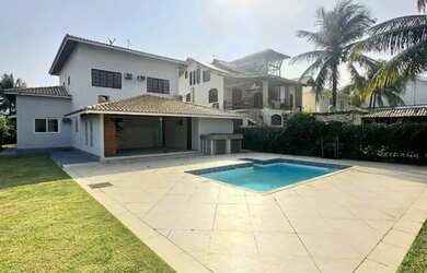 Imagem: A casa em condomínio possui 4 Dormitórios, 3 Banheiros, 4