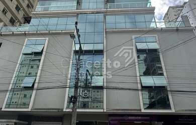 Imagem: O apartamento possui 4 Dormitórios, 3 Banheiros, 3 Vagas na