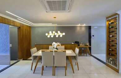 Imagem: A casa possui 4 Dormitórios, 5 Banheiros, 360m² de Área e