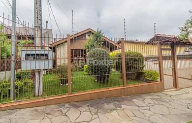 Imagem 5: Imóvel para venda possui 305 metros quadrados com 4 quartos em Tristeza...