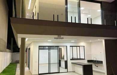 Imagem: A casa possui 4 Dormitórios, 5 Banheiros, 2 Vagas na garagem