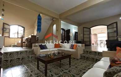 Imagem: A casa possui 4 Dormitórios, 5 Banheiros, 5 Vagas na garagem