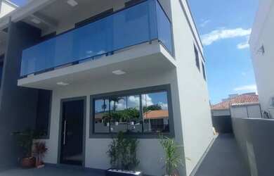 Imagem: A casa e possui 3 Dormitórios, 3 Banheiros, 112-0m² de Área