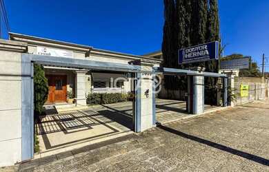 Imagem: A casa possui 5 Dormitórios, 4 Banheiros, 3 Vagas na garagem