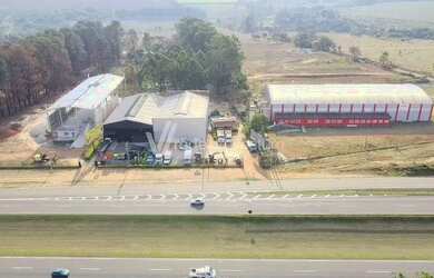 Imagem: O depósito possui 5 Vagas na garagem, 1.300m² de Área e