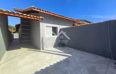 Imagem: A casa possui 2 Dormitórios, 2 Banheiros, 3 Vagas na garagem