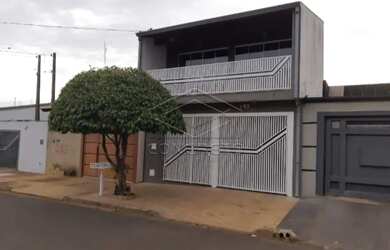 Imagem: A casa possui 3 Dormitórios, 3 Banheiros, 1 Vaga na garagem