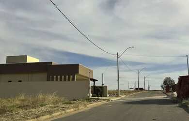 Imagem: O terreno possui 200m² de Área e está localizado em Centro