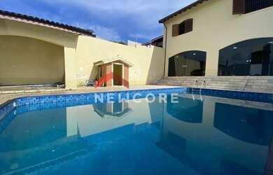 Imagem: A casa possui 4 Dormitórios, 4 Banheiros, 3 Vagas na garagem