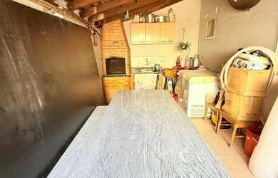 Imagem: A casa possui 2 Dormitórios, 2 Banheiros, 4 Vagas na garagem