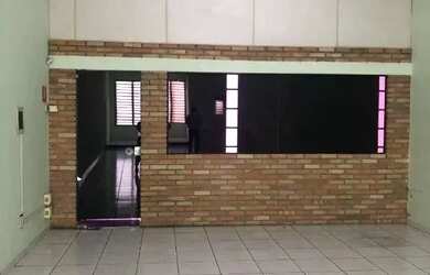 Imagem: O depósito à venda possui 2 Vagas na garagem e 307m² de Área