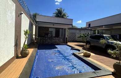 Imagem: A casa possui 3 Dormitórios, 4 Banheiros, 4 Vagas na garagem