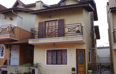 Imagem: A casa em condomínio possui 4 Dormitórios, 5 Banheiros, 5