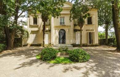 Imagem: A casa possui 4 Dormitórios, 5 Banheiros, 5 Vagas na garagem