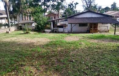 Imagem: A casa possui 2 Dormitórios, 1 Banheiro, 2 Vagas na garagem