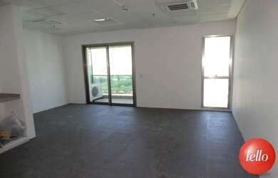 Imagem: O depósito possui 2 Vagas na garagem, 42m² de Área e está