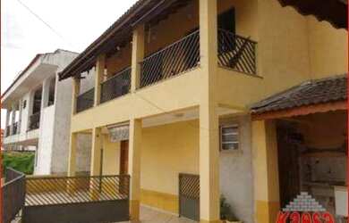 Imagem: A casa possui 3 Dormitórios, 2 Banheiros, 4 Vagas na garagem