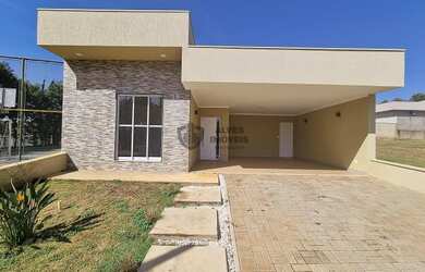 Imagem: A casa em condomínio possui 3 Dormitórios, 2 Banheiros, 4