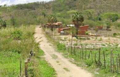 Imagem: A casa possui 2 Dormitórios e 1 Banheiro e está localizado