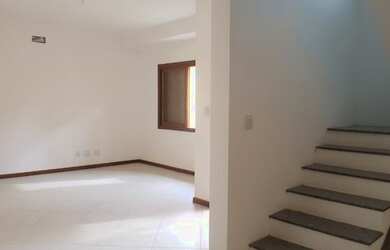 Imagem 2: Casa em Guarujá. Varanda, 164m² de Área, 2 Vagas na garageme2 Dormitórios