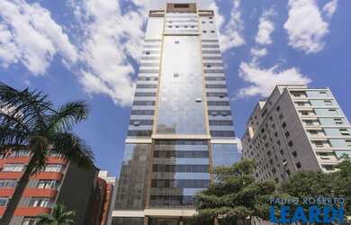 Imagem: O depósito possui 5 Vagas na garagem, 400m² de Área e está