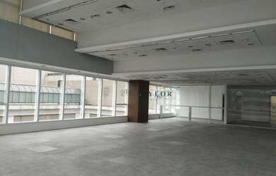 Imagem: O depósito possui 5 Vagas na garagem e 1392m² de Área e está