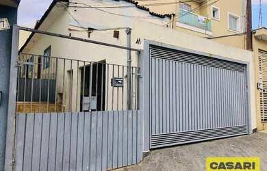 Imagem: A casa possui 2 Dormitórios, 1 Banheiro, 2 Vagas na garagem